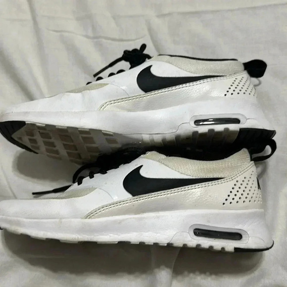 Nike Air Max Thea white black shoes size 6 running / sneakers - Picture 2 of 8